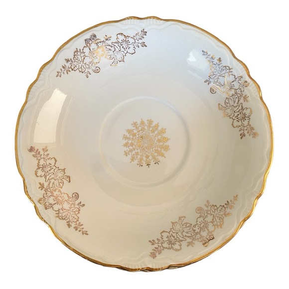 Beautiful Vintage 1940s Homer Laughlin Golden Rose pattern saucers. Set of 6 - Picture 6 of 8